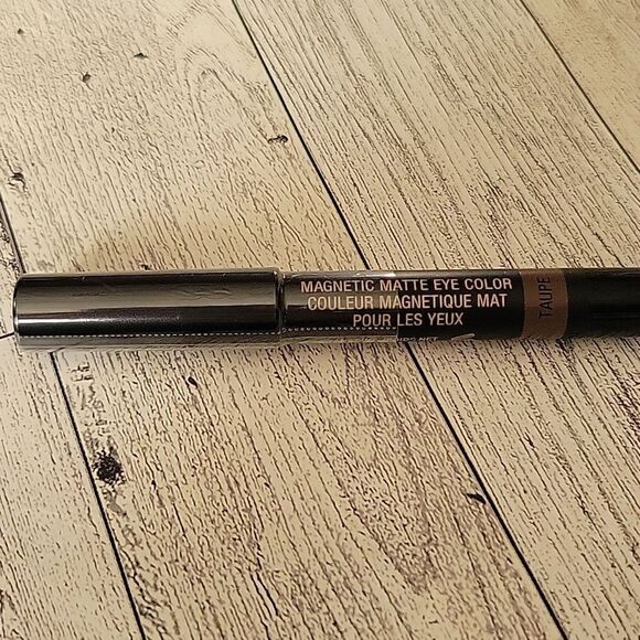Nudestix Magnetic Matte Eye Color - Taupe - Picture 2 of 3
